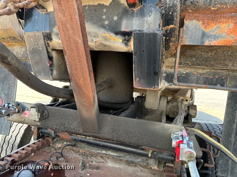 image for item ND9333 1986 CMC end dump trailer