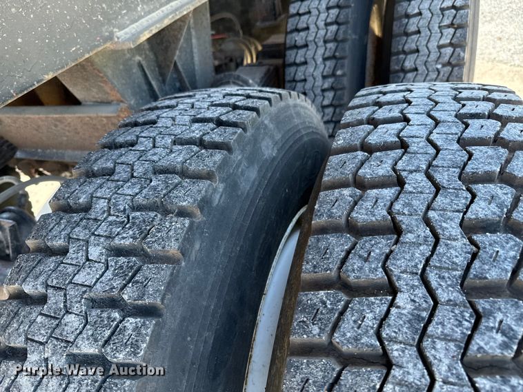 image for item ND9333 1986 CMC end dump trailer