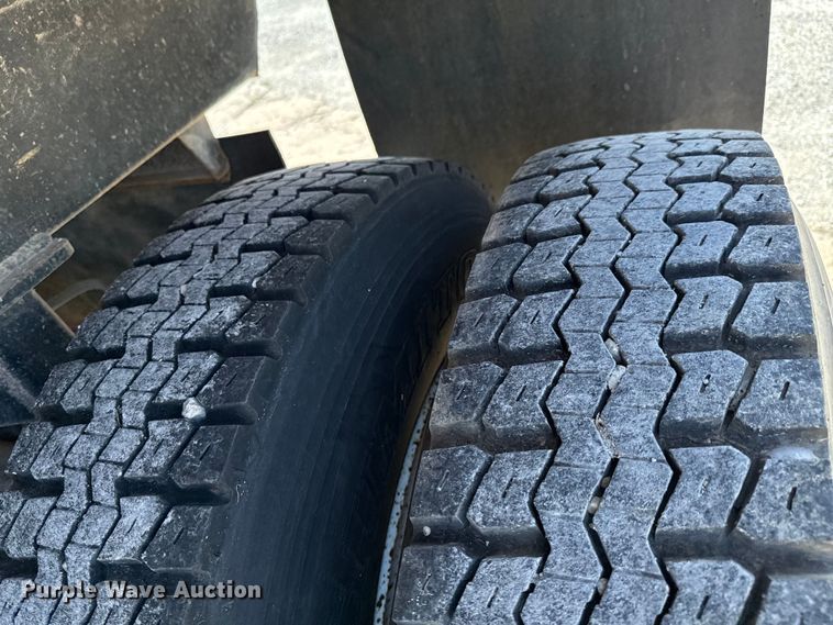 image for item ND9333 1986 CMC end dump trailer