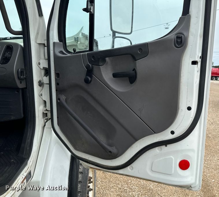 image for item ND9350 2015 Freightliner Business Class M2 bucket truck