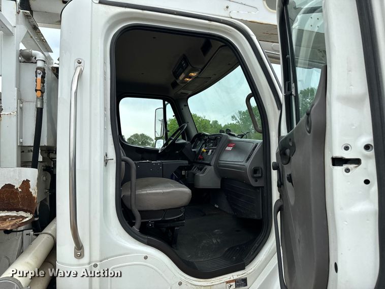 image for item ND9350 2015 Freightliner Business Class M2 bucket truck