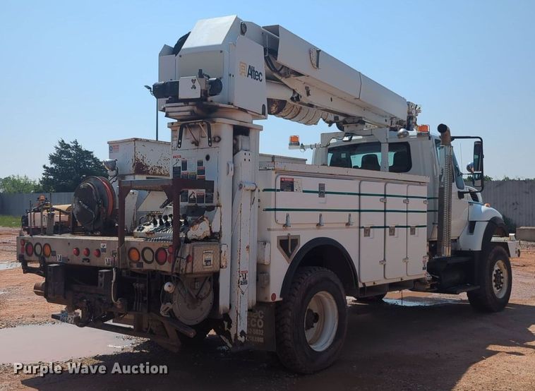 image for item NG9756 2009 International Workstar 7400 digger derrick truck