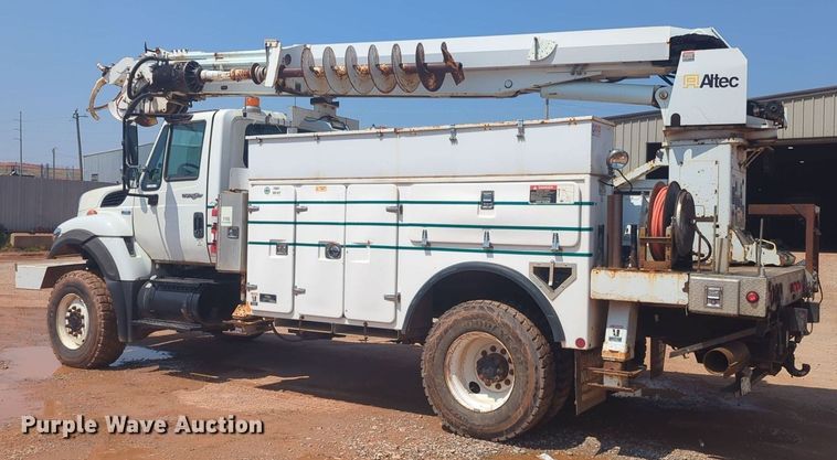 image for item NG9756 2009 International Workstar 7400 digger derrick truck