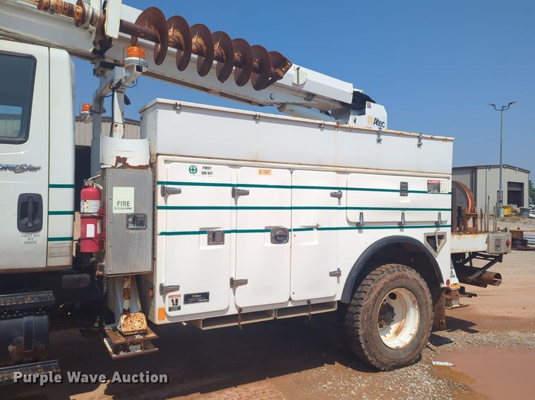 image for item NG9756 2009 International Workstar 7400 digger derrick truck