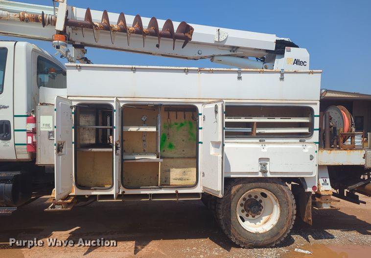 image for item NG9756 2009 International Workstar 7400 digger derrick truck