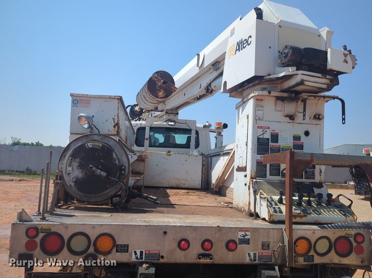 image for item NG9756 2009 International Workstar 7400 digger derrick truck