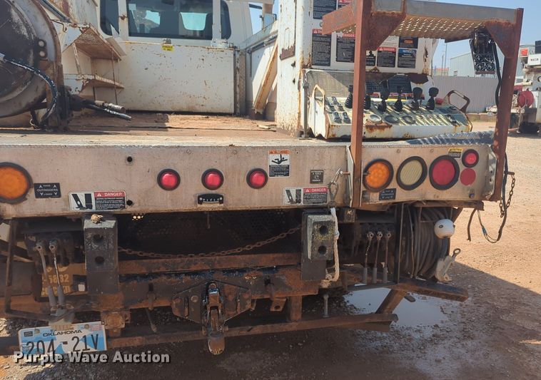 image for item NG9756 2009 International Workstar 7400 digger derrick truck