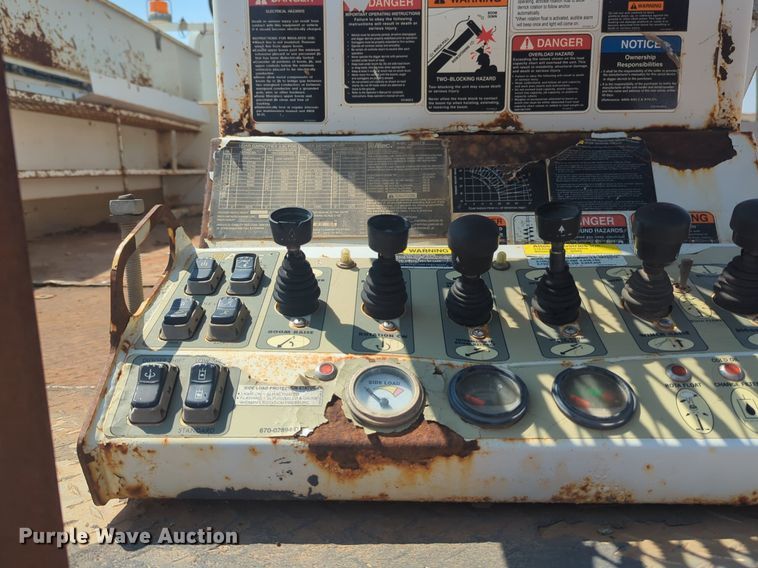 image for item NG9756 2009 International Workstar 7400 digger derrick truck