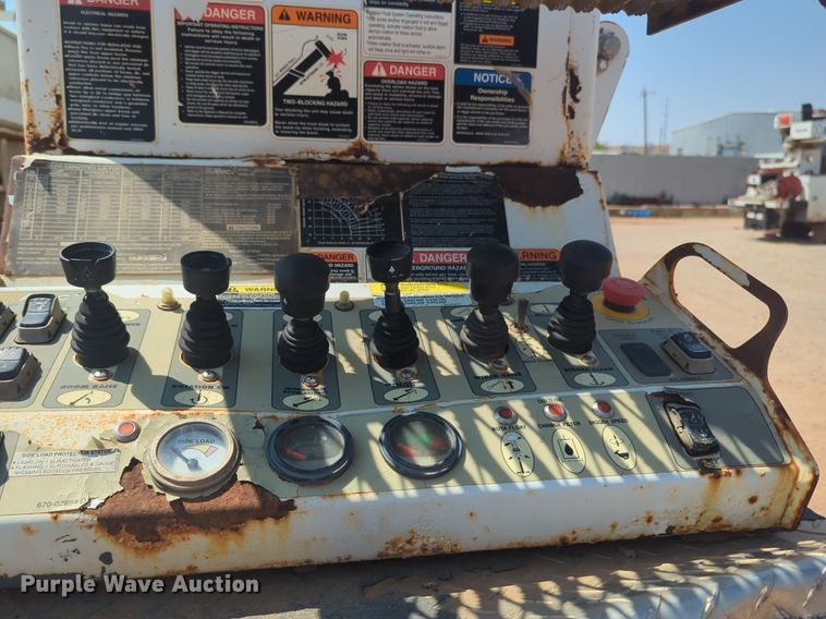 image for item NG9756 2009 International Workstar 7400 digger derrick truck