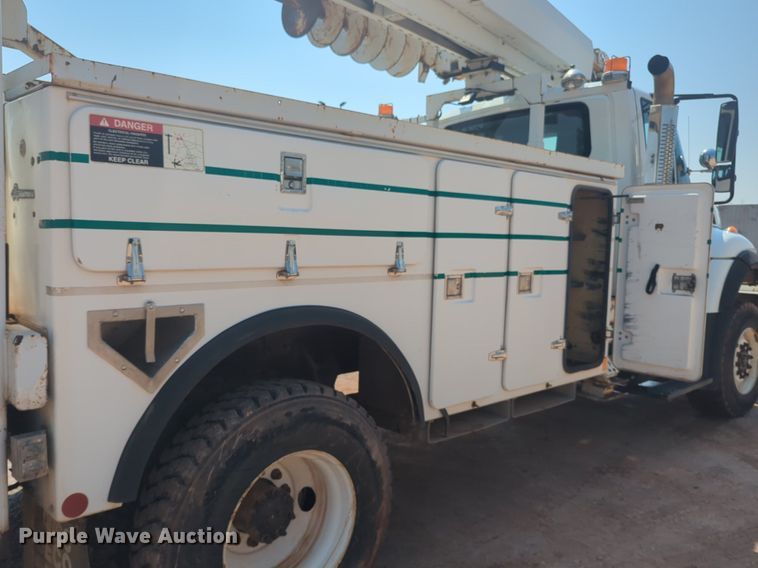 image for item NG9756 2009 International Workstar 7400 digger derrick truck