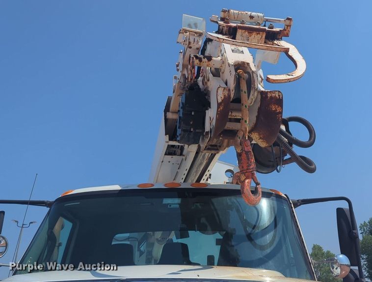 image for item NG9756 2009 International Workstar 7400 digger derrick truck