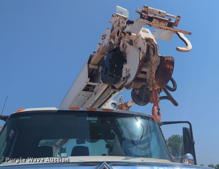 image for item NG9756 2009 International Workstar 7400 digger derrick truck