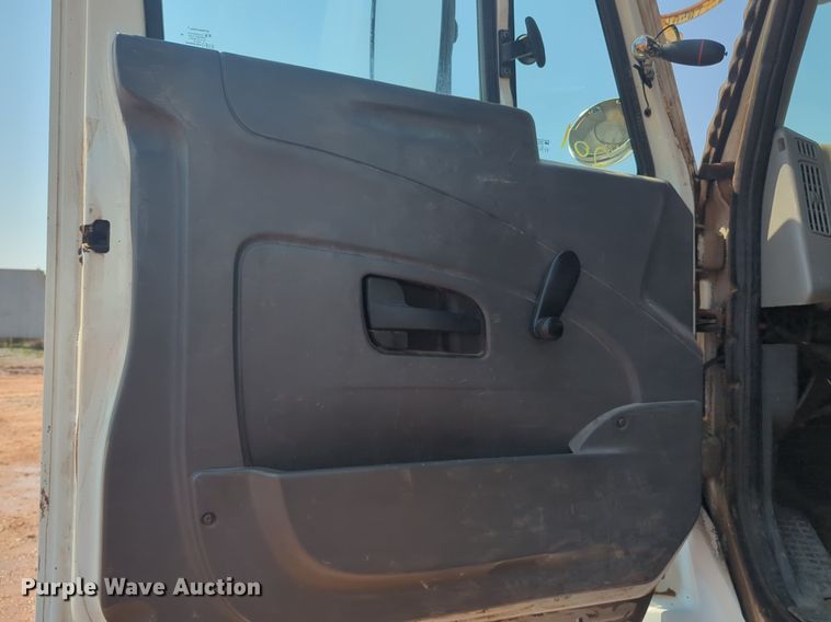 image for item NG9756 2009 International Workstar 7400 digger derrick truck