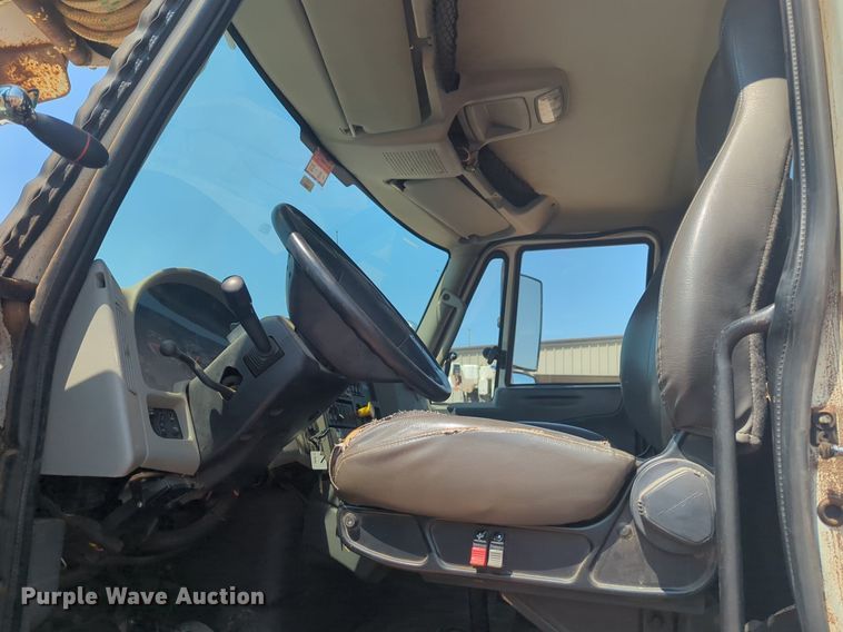 image for item NG9756 2009 International Workstar 7400 digger derrick truck