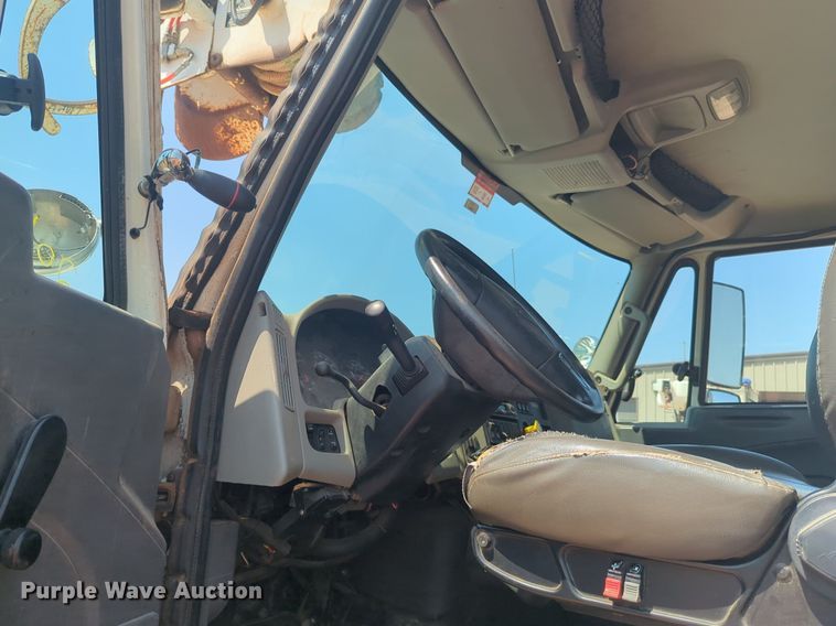 image for item NG9756 2009 International Workstar 7400 digger derrick truck