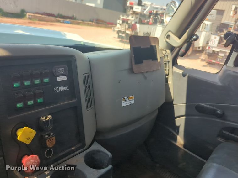 image for item NG9756 2009 International Workstar 7400 digger derrick truck