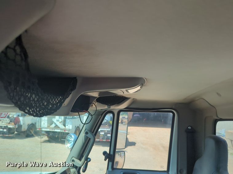 image for item NG9756 2009 International Workstar 7400 digger derrick truck