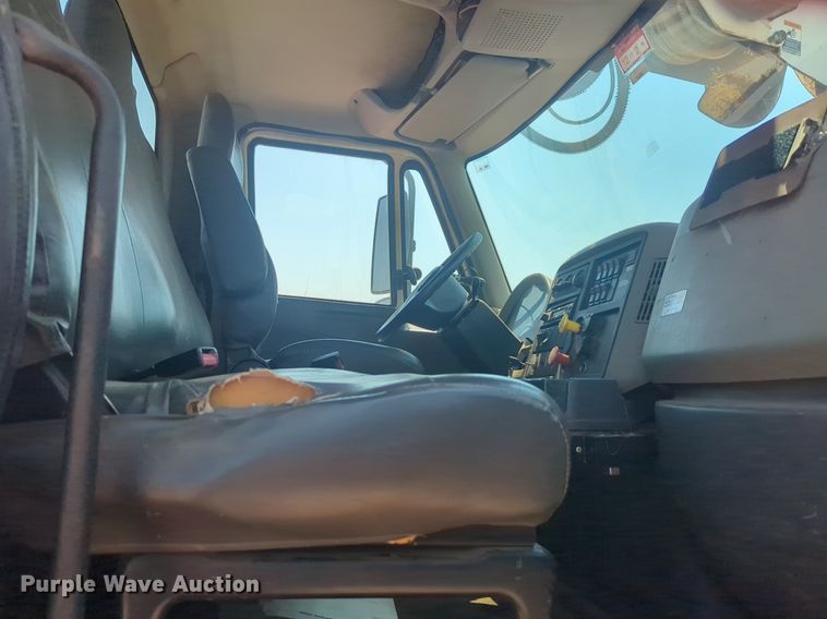 image for item NG9756 2009 International Workstar 7400 digger derrick truck