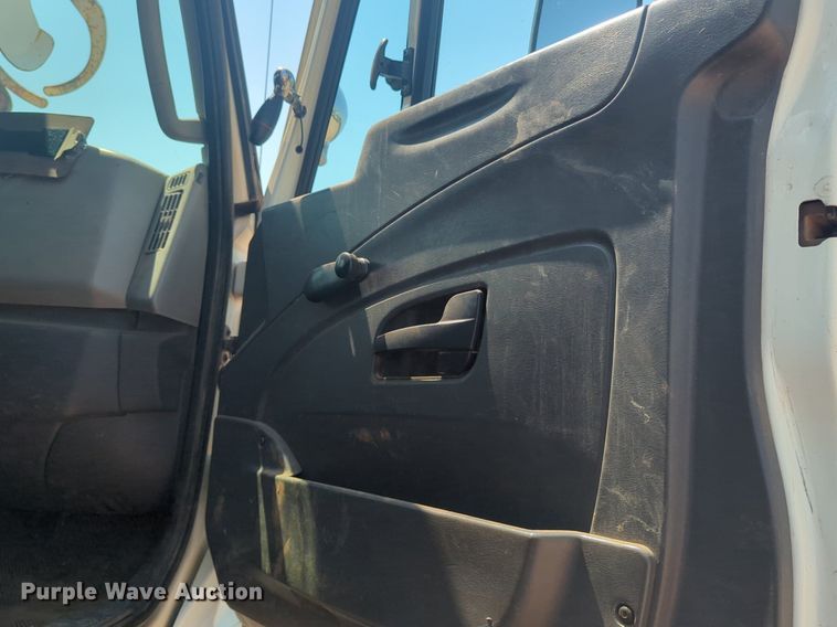 image for item NG9756 2009 International Workstar 7400 digger derrick truck