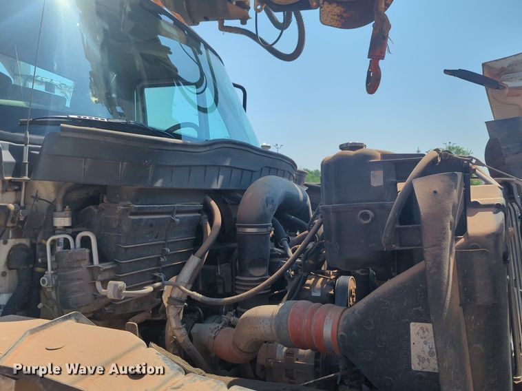 image for item NG9756 2009 International Workstar 7400 digger derrick truck