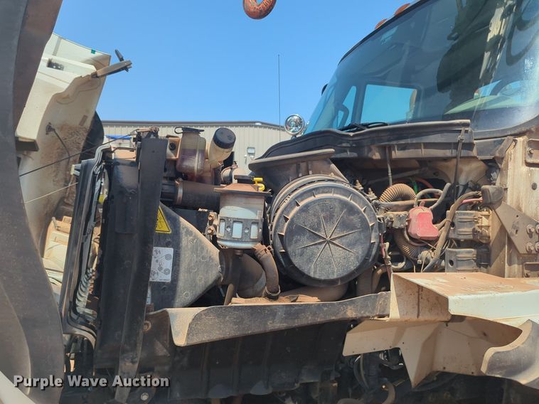 image for item NG9756 2009 International Workstar 7400 digger derrick truck