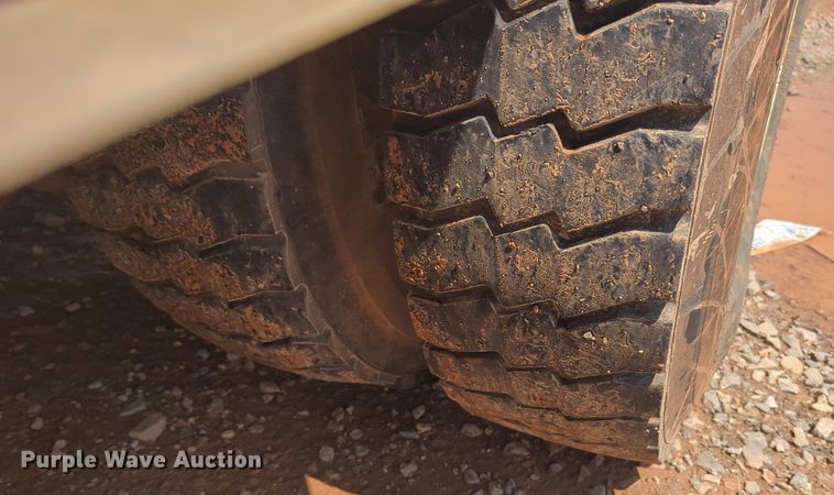 image for item NG9756 2009 International Workstar 7400 digger derrick truck