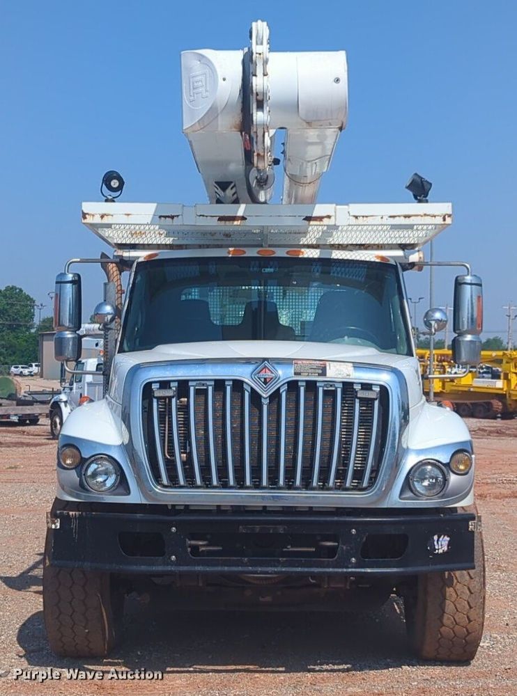 image for item NG9757 2010 International WorkStar 7500 bucket truck
