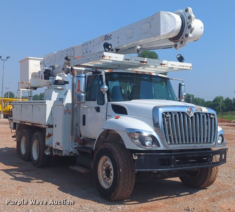 image for item NG9757 2010 International WorkStar 7500 bucket truck