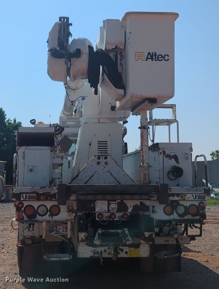 image for item NG9757 2010 International WorkStar 7500 bucket truck