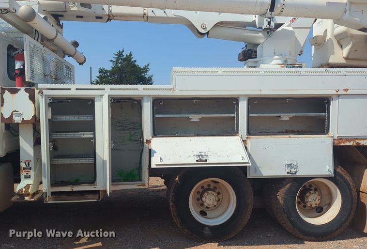 image for item NG9757 2010 International WorkStar 7500 bucket truck