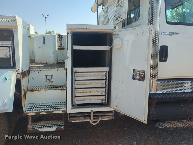 image for item NG9757 2010 International WorkStar 7500 bucket truck