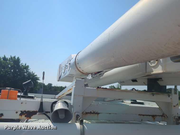 image for item NG9757 2010 International WorkStar 7500 bucket truck