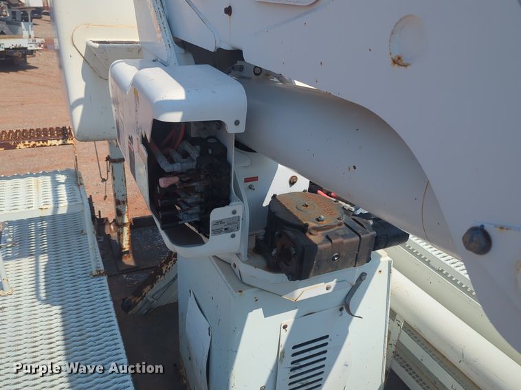 image for item NG9757 2010 International WorkStar 7500 bucket truck