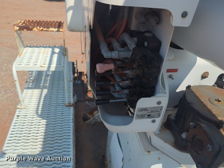 image for item NG9757 2010 International WorkStar 7500 bucket truck