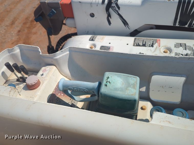 image for item NG9757 2010 International WorkStar 7500 bucket truck