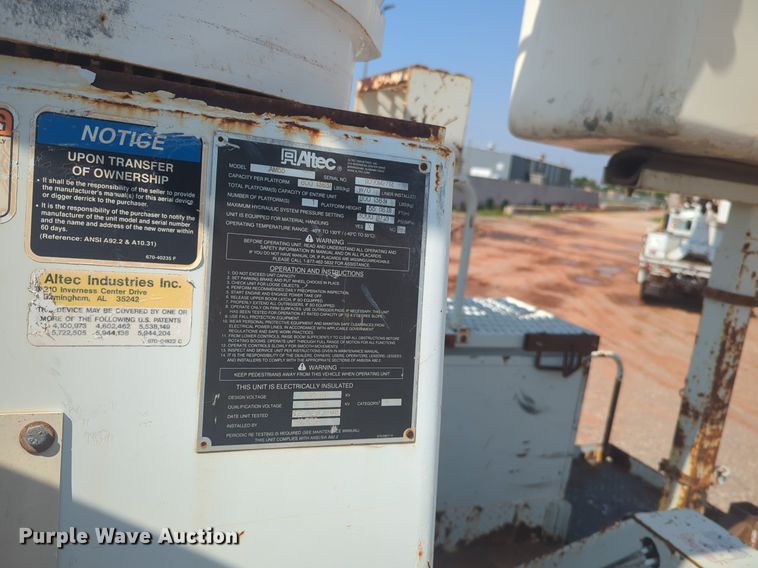 image for item NG9757 2010 International WorkStar 7500 bucket truck