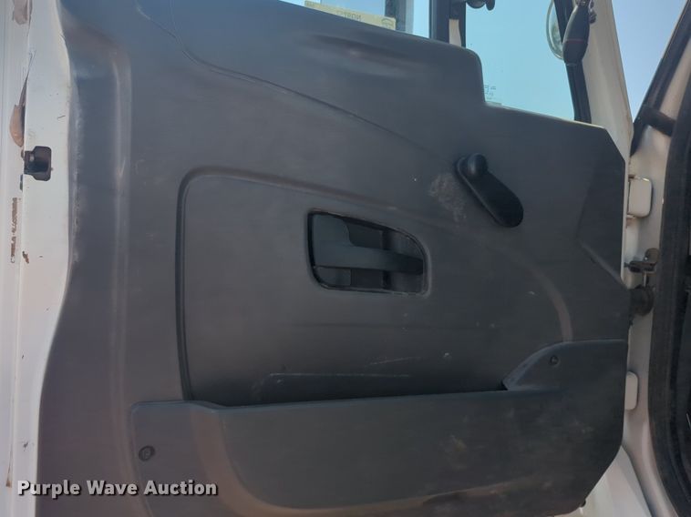 image for item NG9757 2010 International WorkStar 7500 bucket truck