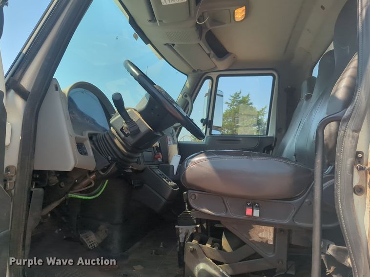 image for item NG9757 2010 International WorkStar 7500 bucket truck