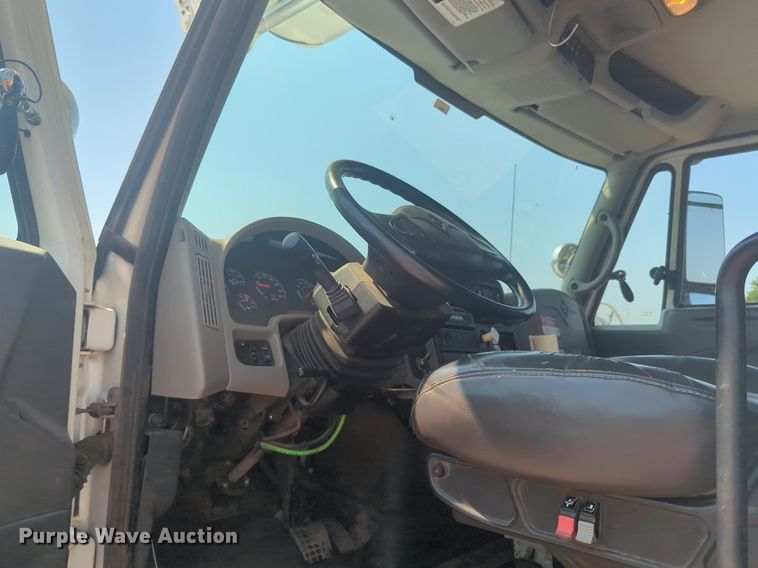 image for item NG9757 2010 International WorkStar 7500 bucket truck