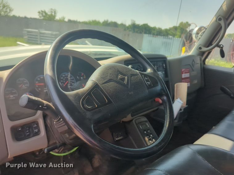 image for item NG9757 2010 International WorkStar 7500 bucket truck