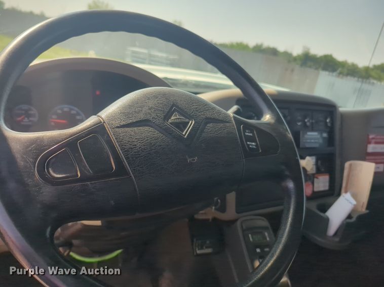 image for item NG9757 2010 International WorkStar 7500 bucket truck