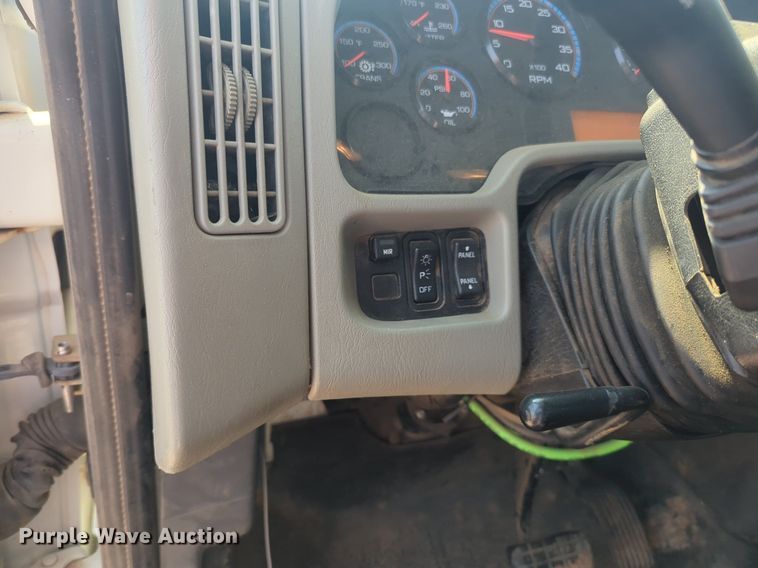 image for item NG9757 2010 International WorkStar 7500 bucket truck