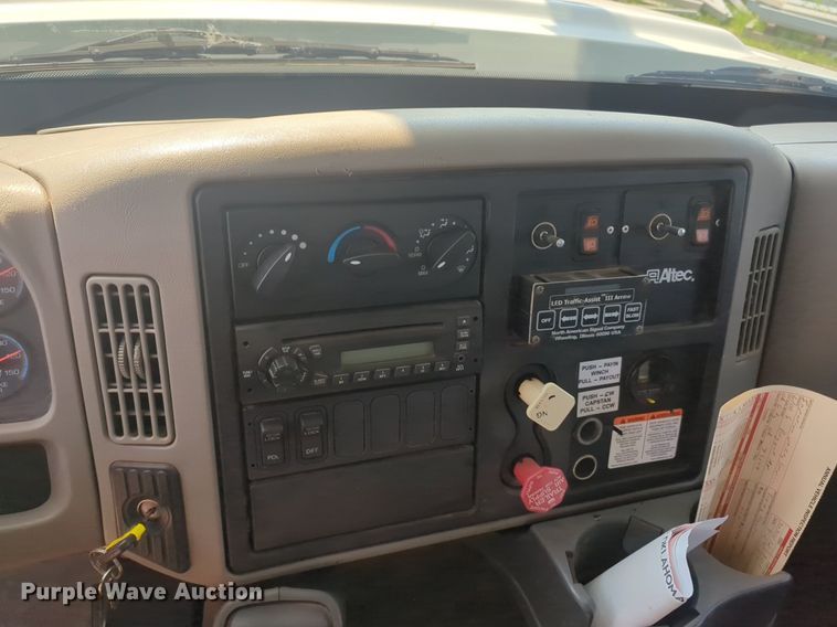 image for item NG9757 2010 International WorkStar 7500 bucket truck