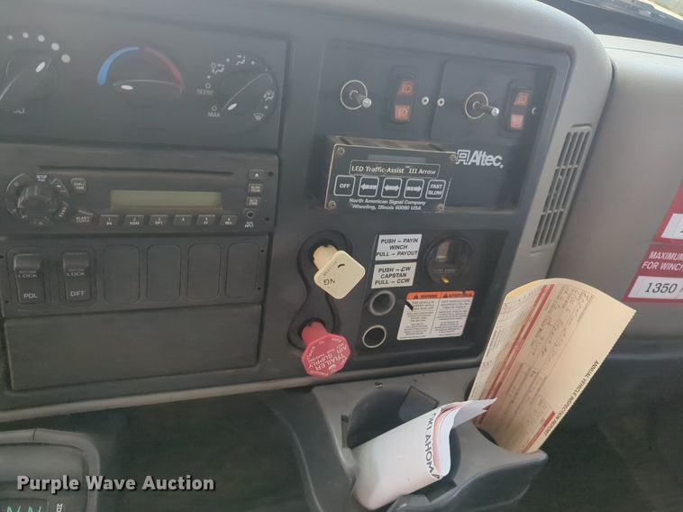 image for item NG9757 2010 International WorkStar 7500 bucket truck