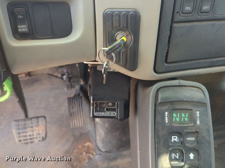 image for item NG9757 2010 International WorkStar 7500 bucket truck