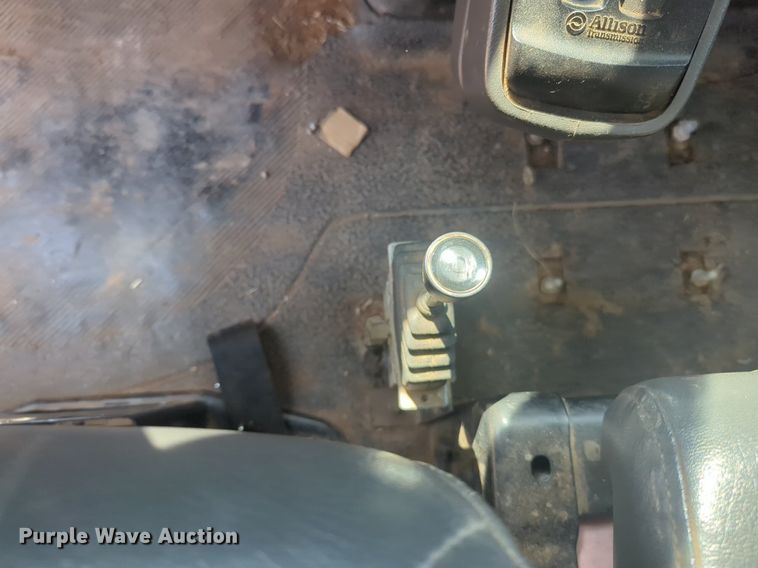 image for item NG9757 2010 International WorkStar 7500 bucket truck