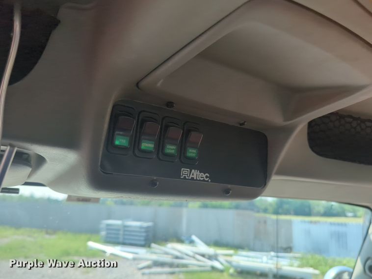 image for item NG9757 2010 International WorkStar 7500 bucket truck