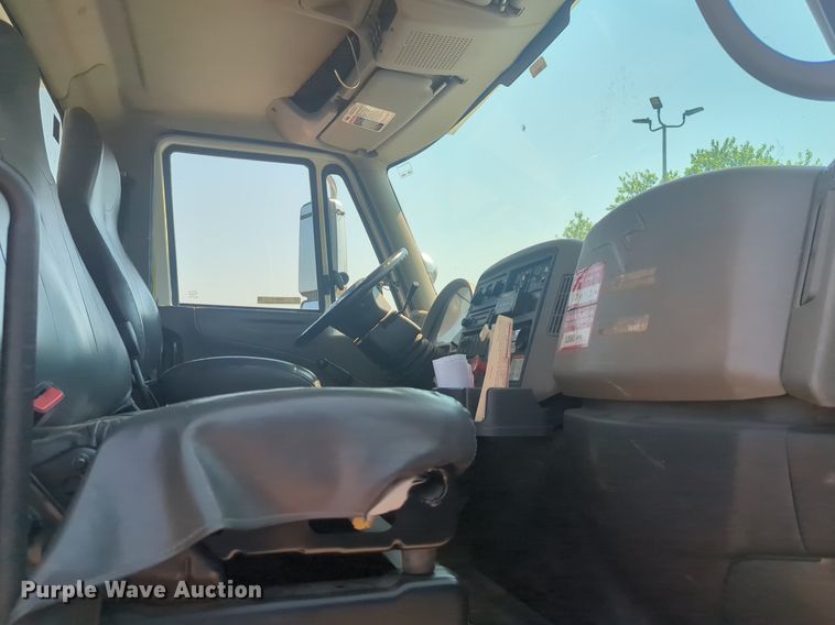 image for item NG9757 2010 International WorkStar 7500 bucket truck