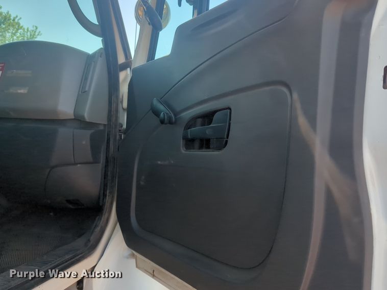 image for item NG9757 2010 International WorkStar 7500 bucket truck