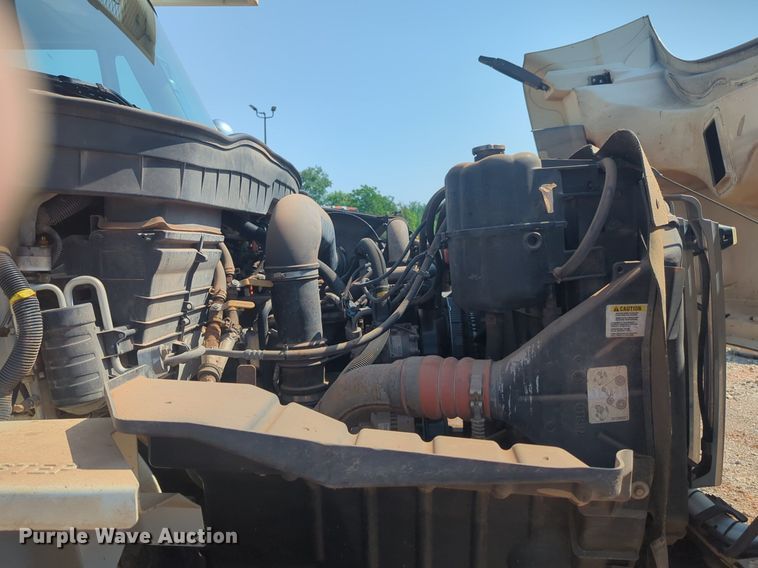 image for item NG9757 2010 International WorkStar 7500 bucket truck